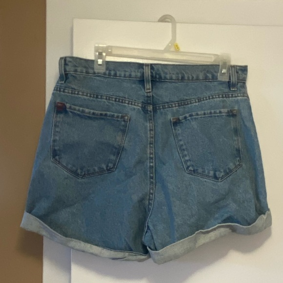 High Rise Mom Shorts - Picture 2 of 3